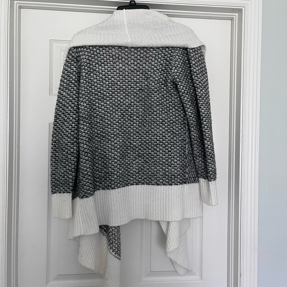 Banana Republic sweater - Picture 2 of 2